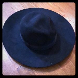 Black wide brimmed hat